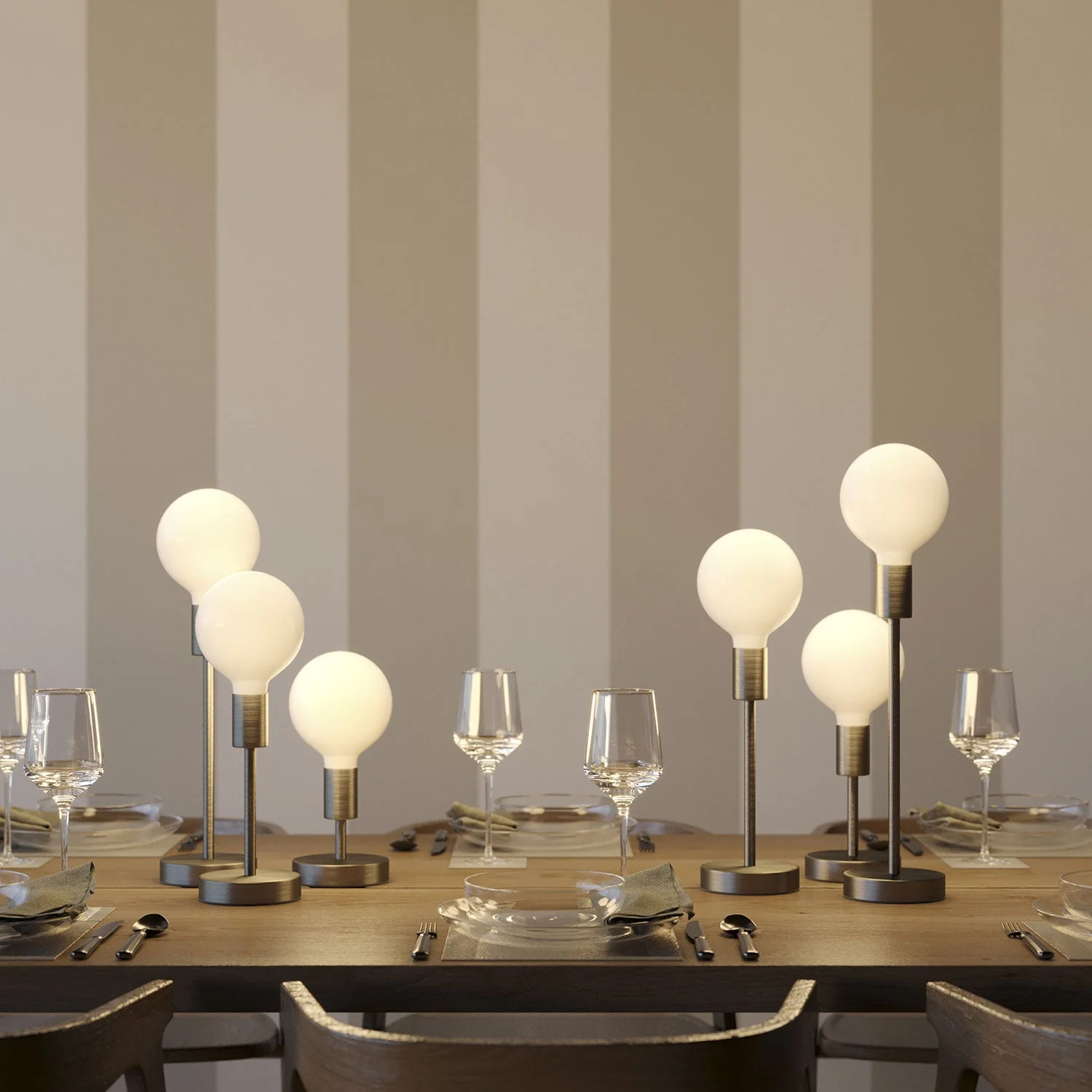 Alzaluce – Table lamp in metal with UK plug – Satin titanium - Image 2