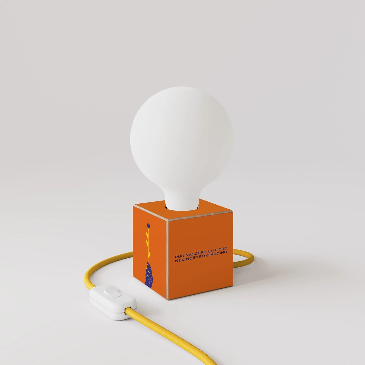 Cubetto table lamp with US plug, "Può nascere un fiore" porcelain effect globe bulb - Santomanifesto - Image 3