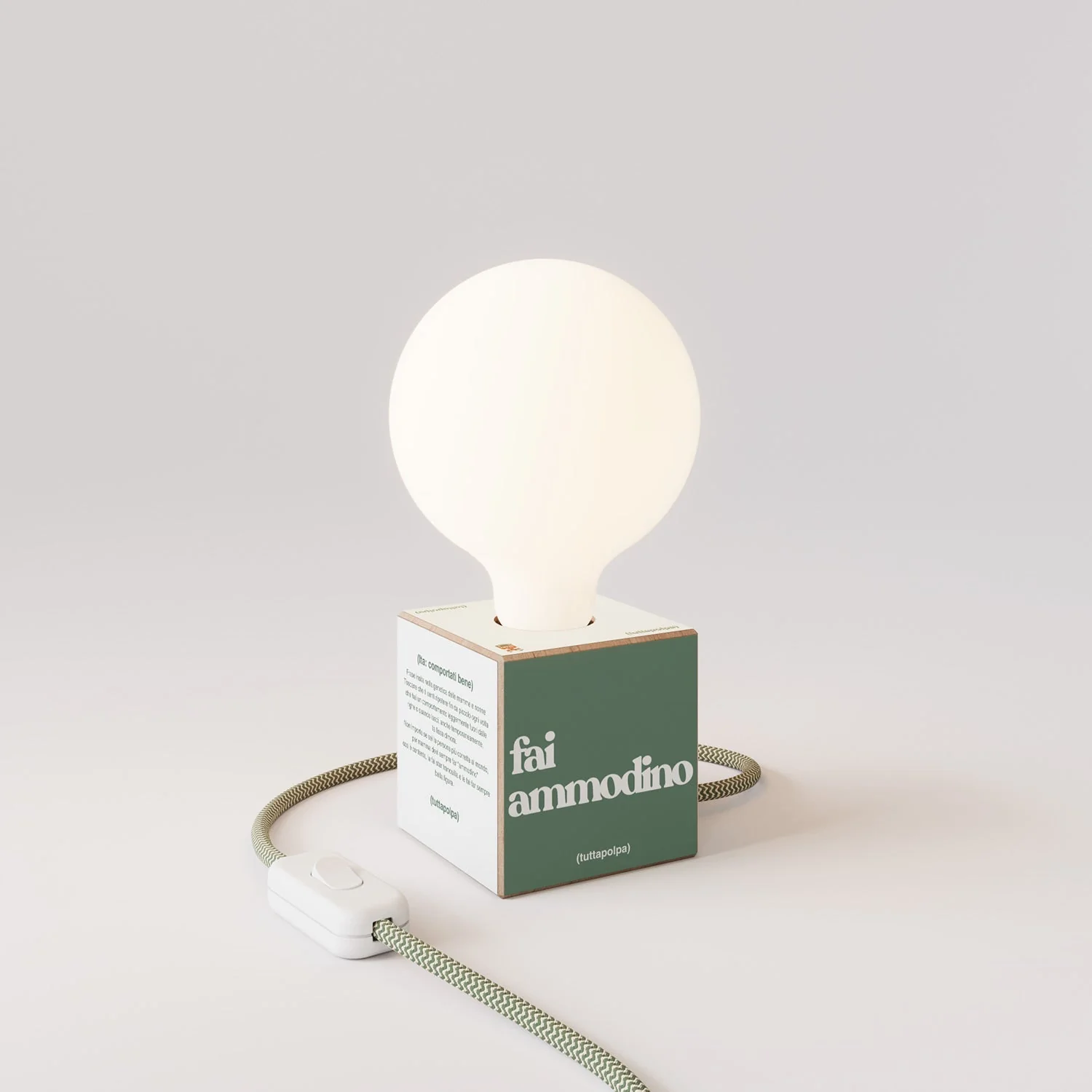 Cubetto table lamp with US plug, "Fai ammodino" porcelain effect globe bulb - Tuttapolpa
