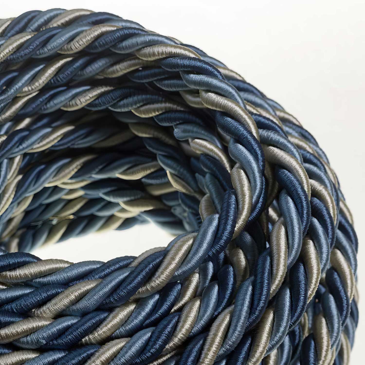 3x0.75 electric cord covered in glossy Bernadotte fabric - Image 2