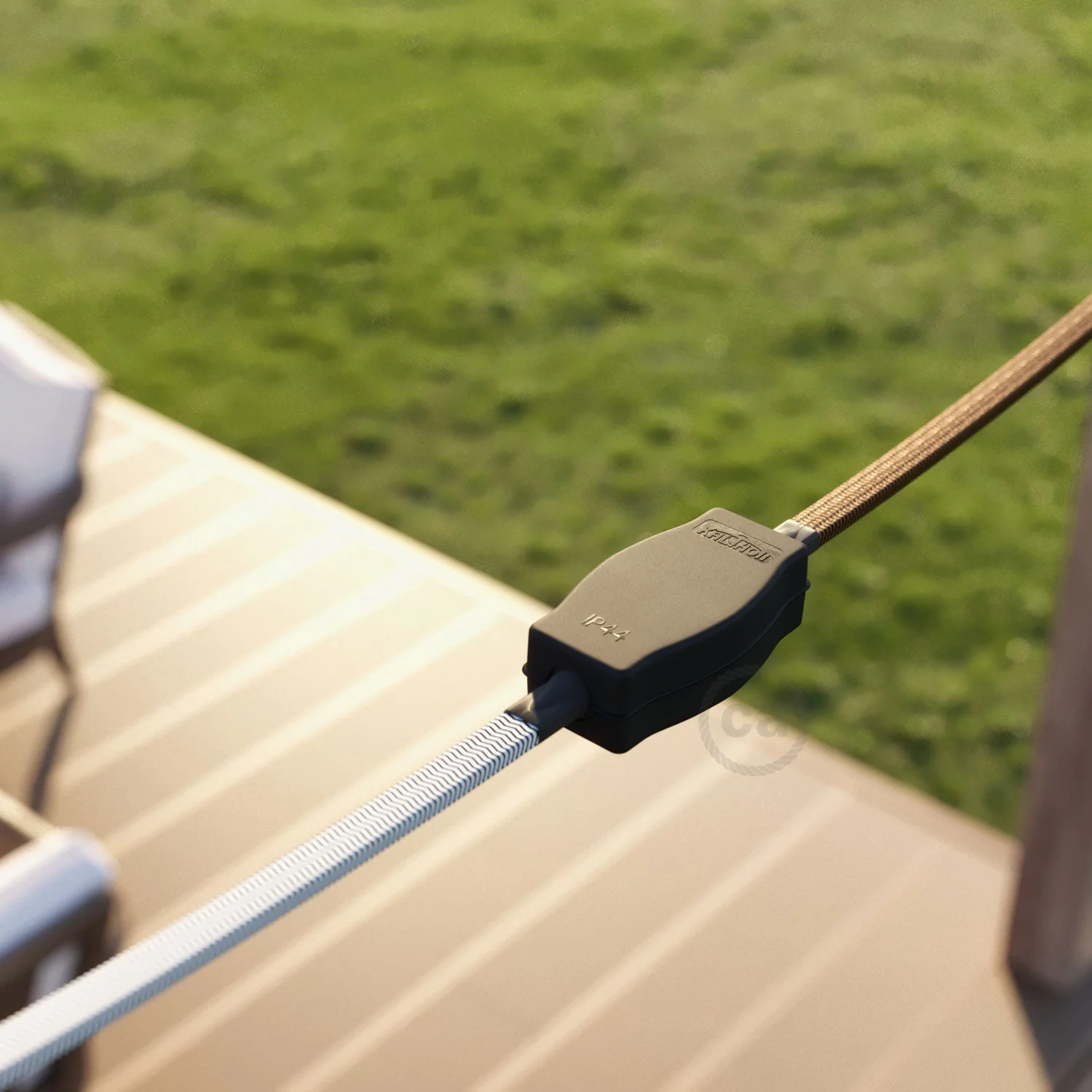 Junction box for Lumet String Lights System with adapters for round and flat cables - Image 3