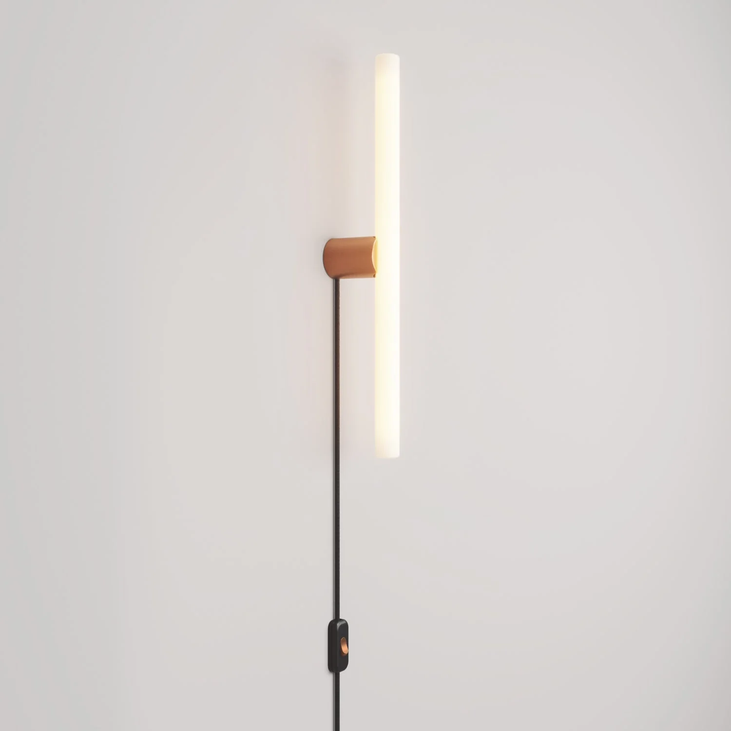 Lamp with plug with metallic finish and linear LED light bulb S14d - Satin copper