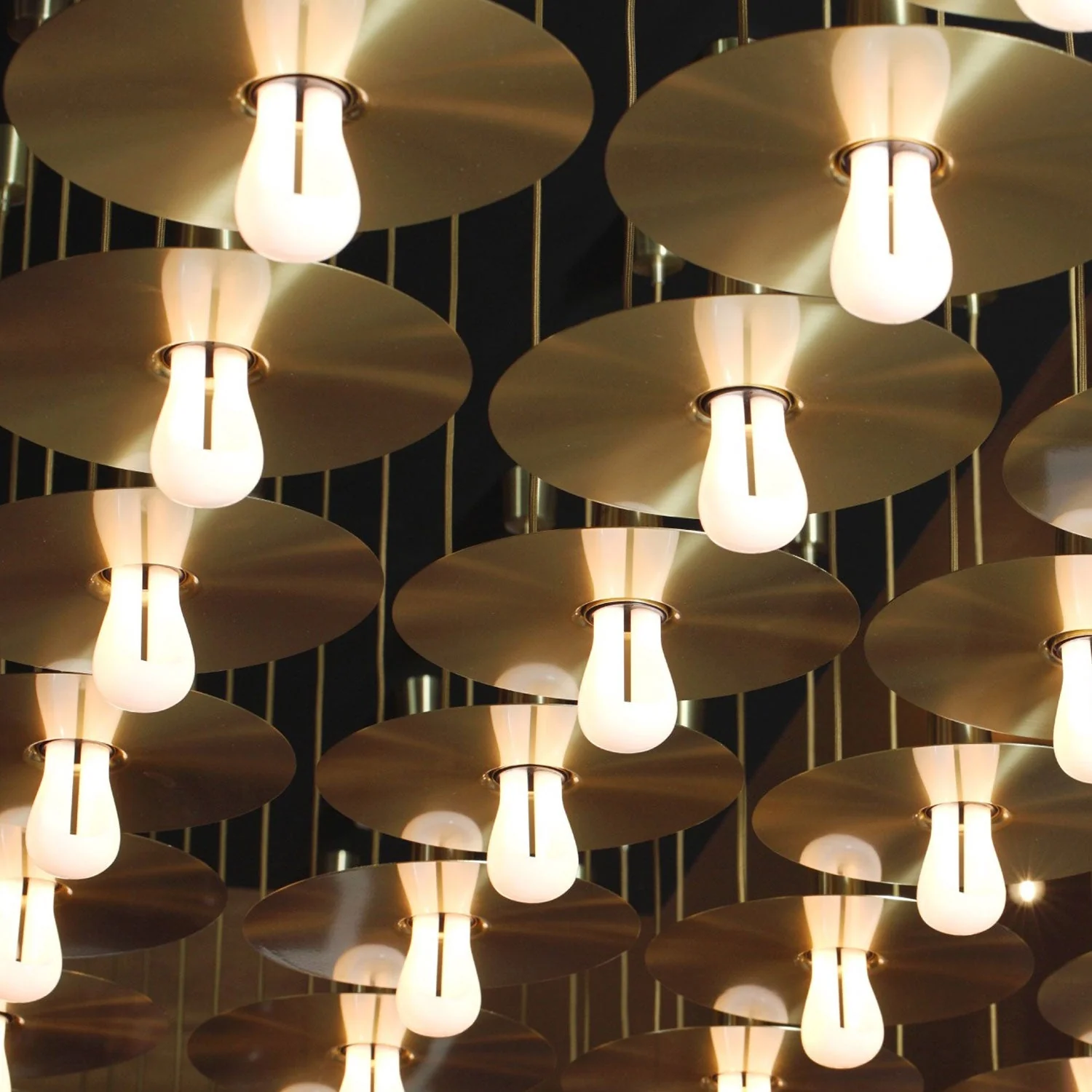 LED Light Bulb Plumen 002 6.5W 560Lm E26 2200K Dimmable - Image 3