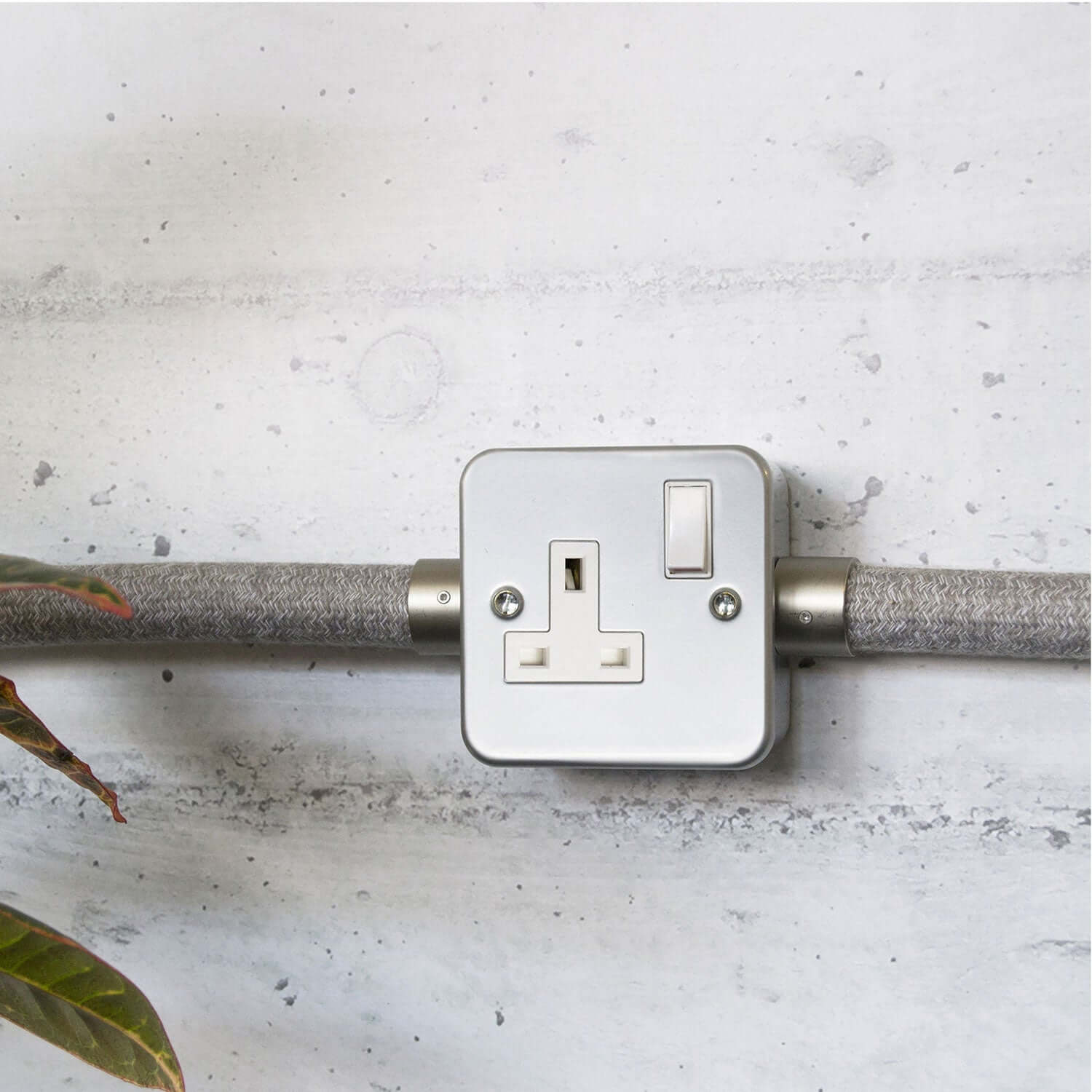 Metal wall box with British socket and switch for Creative-Tube - Image 3