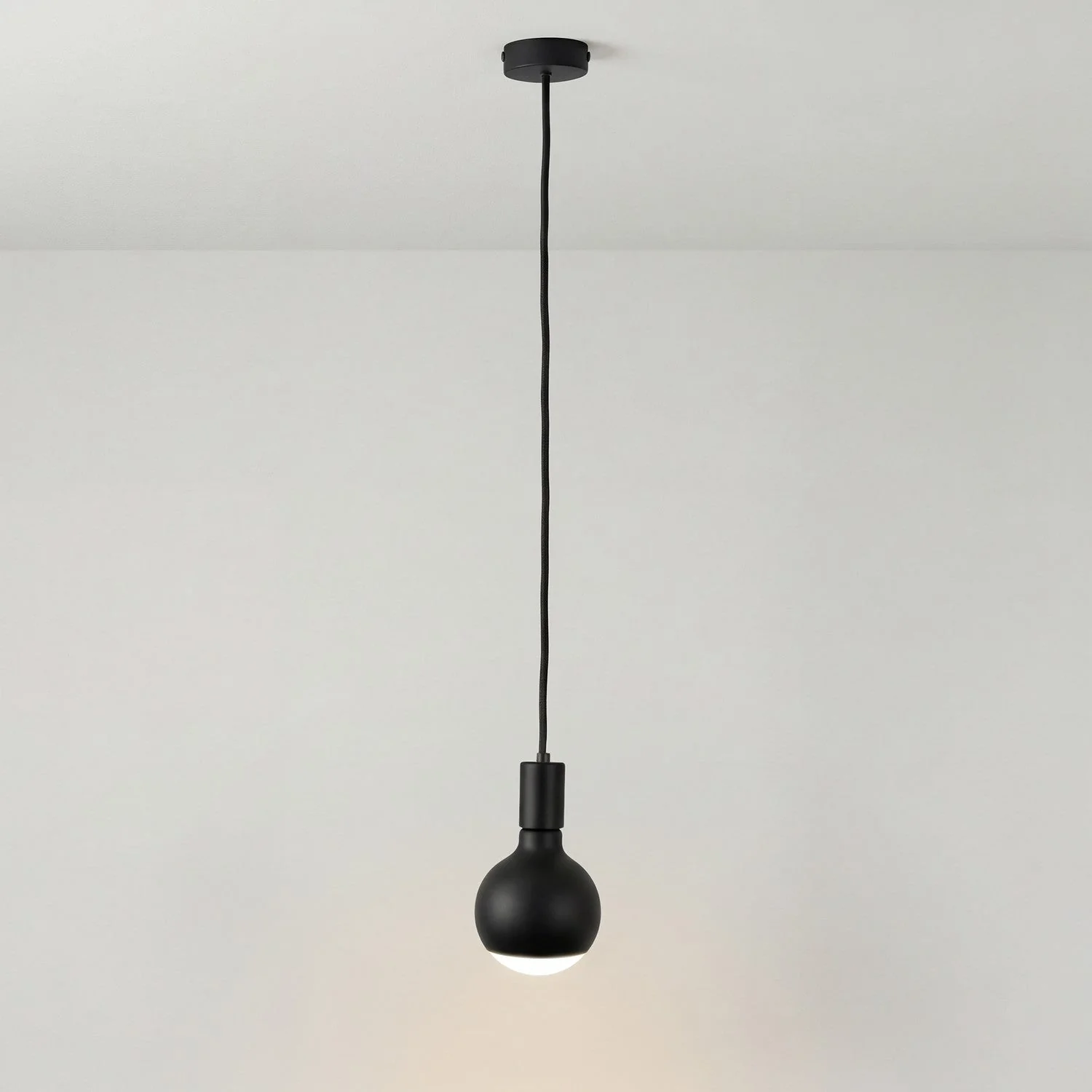 Filotto Metallico pendant lamp with Lucia Light bulb - Black