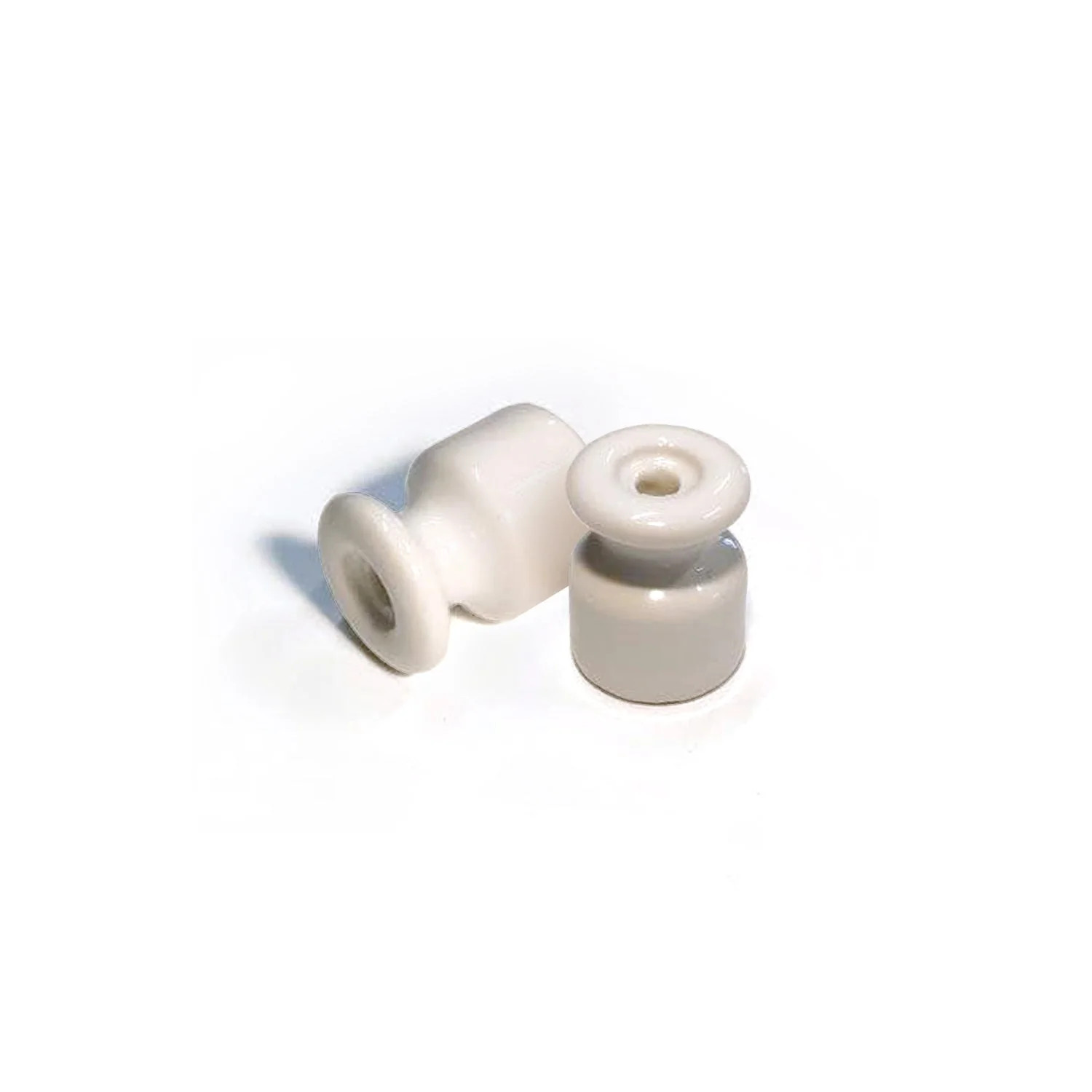 Porcelain insulator for wall installation 18 mm - White