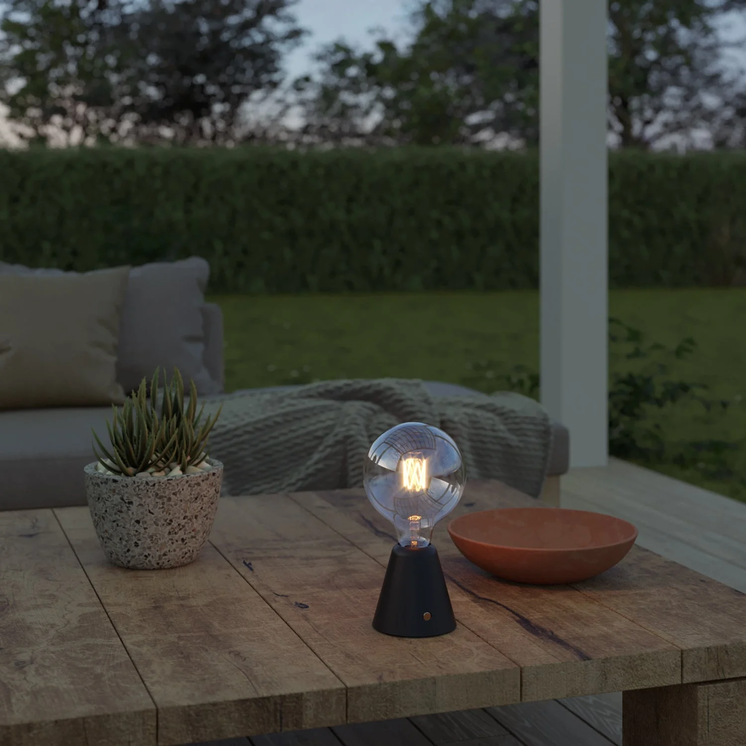 Rechargeable portable Cabless01 lamp with G125 globe light bulb - Black - Image 3