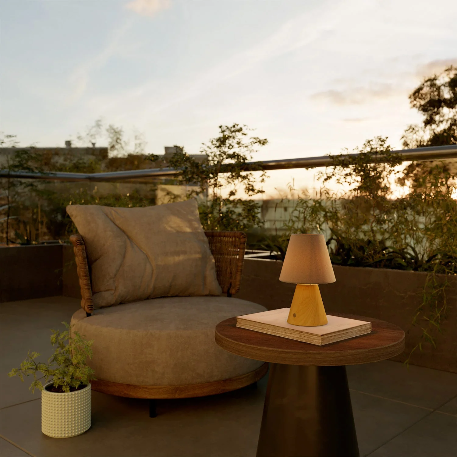 Portable rechargeable Cabless11 lamp with light bulb and lampshade - Zafferano - Image 3
