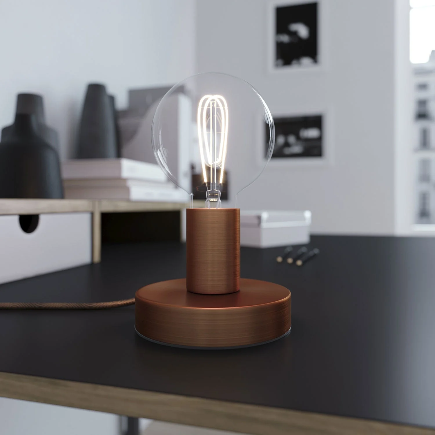 Posaluce - Metal table lamp with UK plug - Satin copper - Image 2