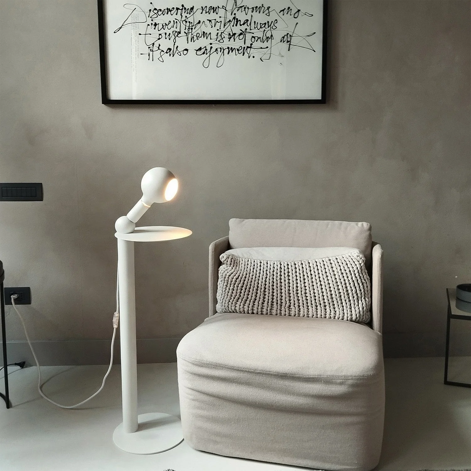 Rocco - Floor lamp with Camo light bulb - White - Image 3