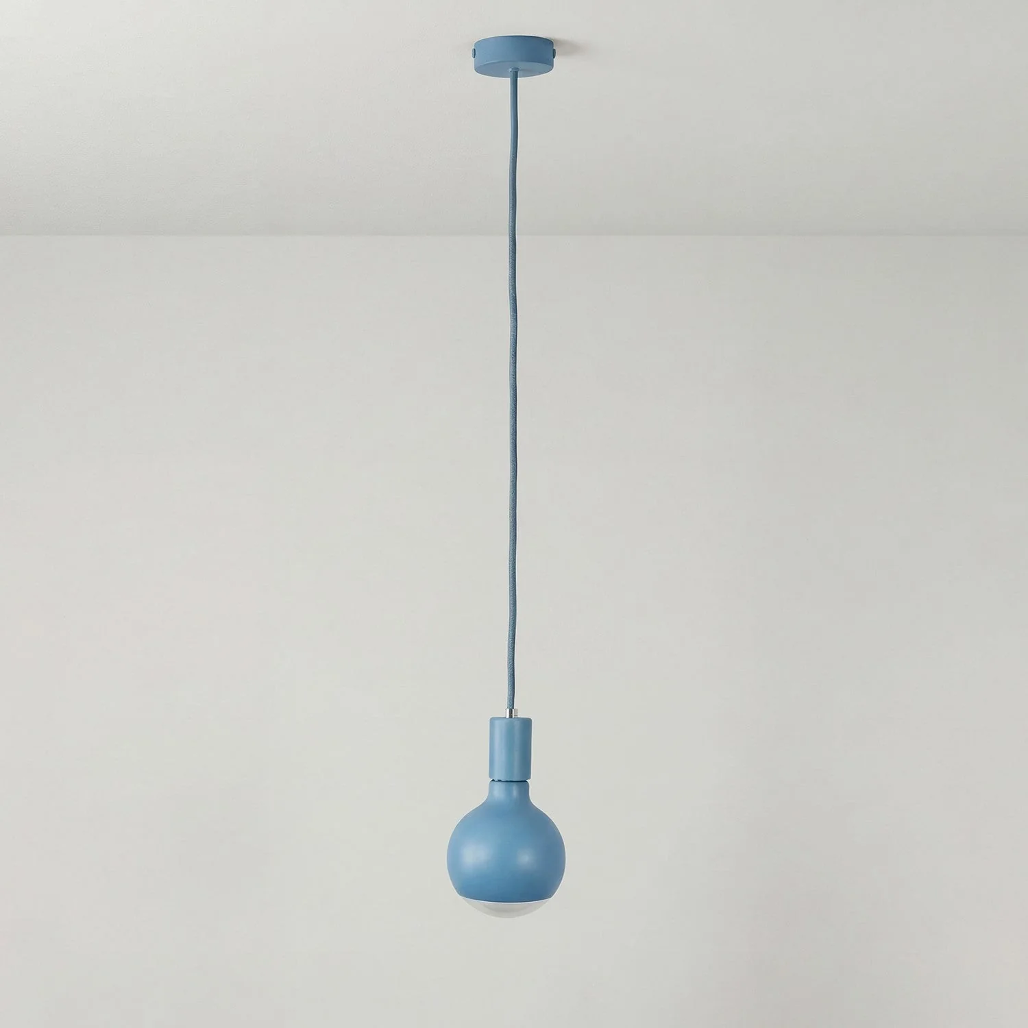 Metallic Filotto pendant lamp with Lucia Light bulb - Blue - Image 3