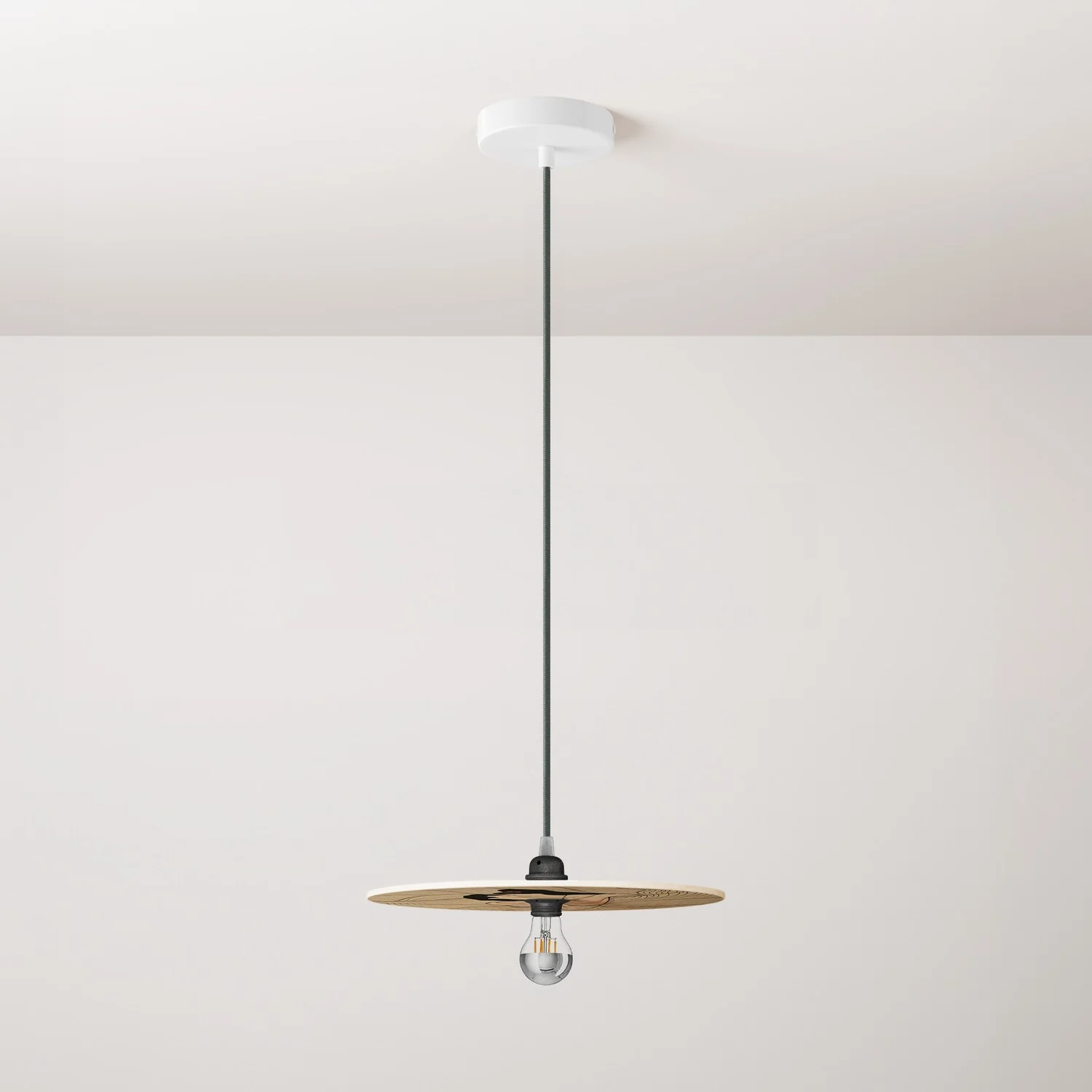 Pendant lamp complete with fabric cable, double-sided wooden UFO lampshade and metal finishes – Carolina Zuniga