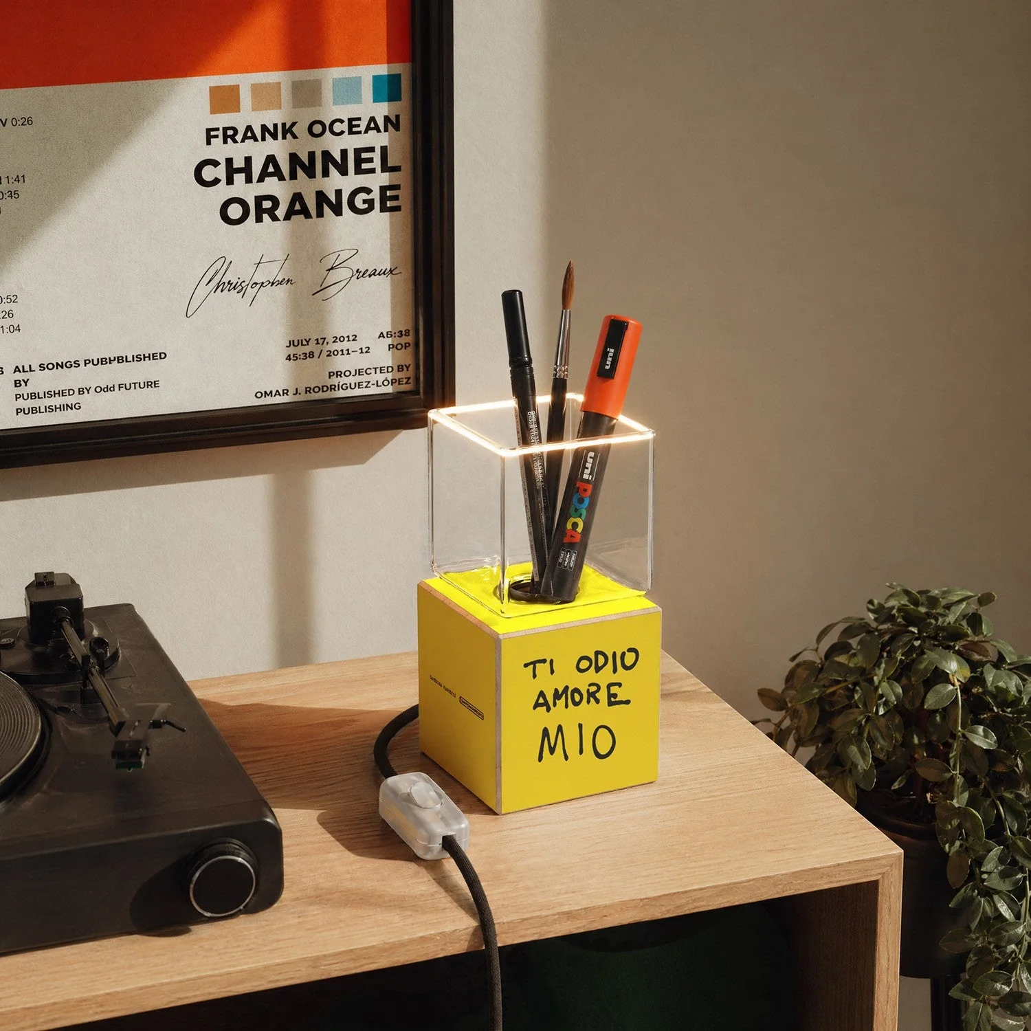 Cubetto table lamp "Ti odio amore mio" with Ghost Light bulb - Santomanifesto - Image 3