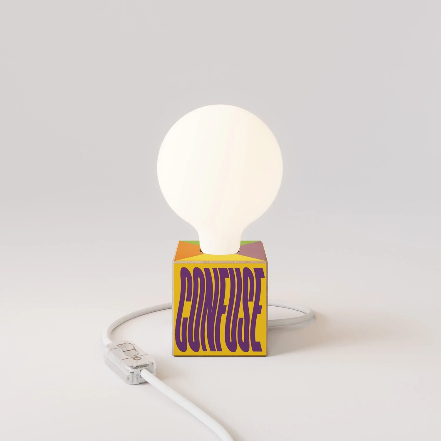Cubetto table lamp “Poche idee ma confuse” with porcelain-effect globe Light bulb - Santomanifesto - Image 4