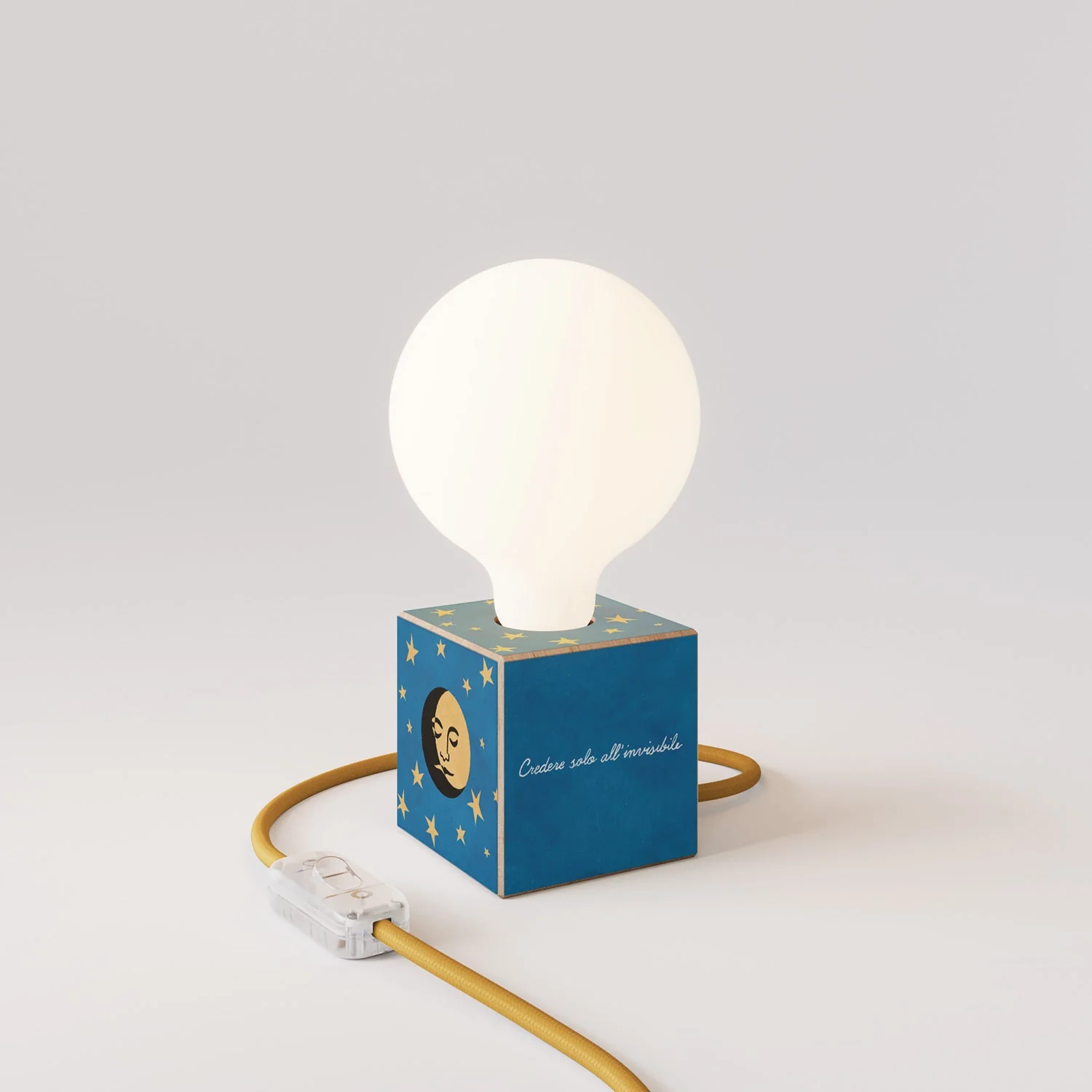 Cubetto table lamp "La luna" with porcelain-effect globe light bulb - Santomanifesto