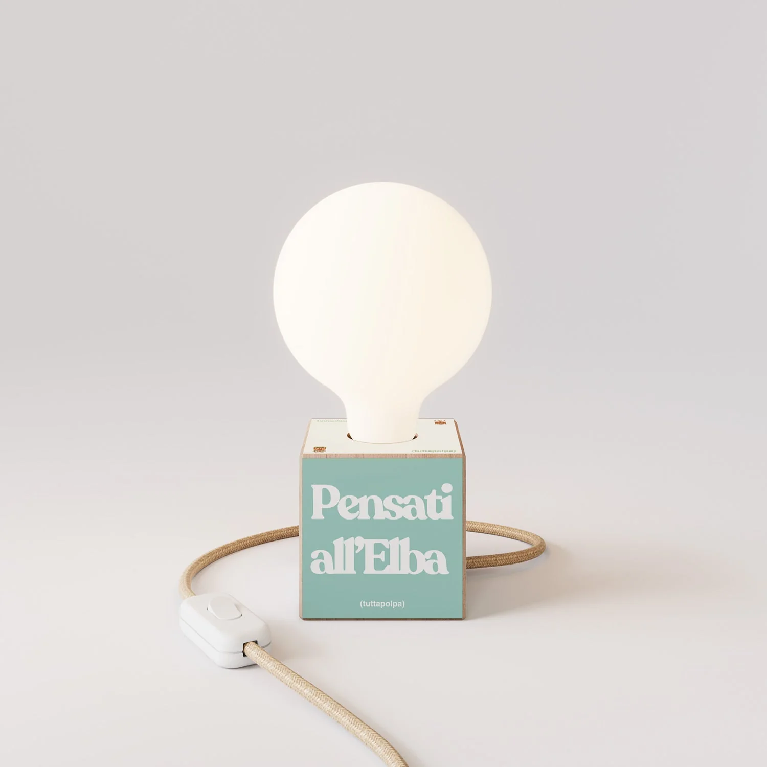Cubetto table lamp “Pensati all’Elba” with English Plug and porcelain-effect globe light bulb - Tuttapolpa - Image 4