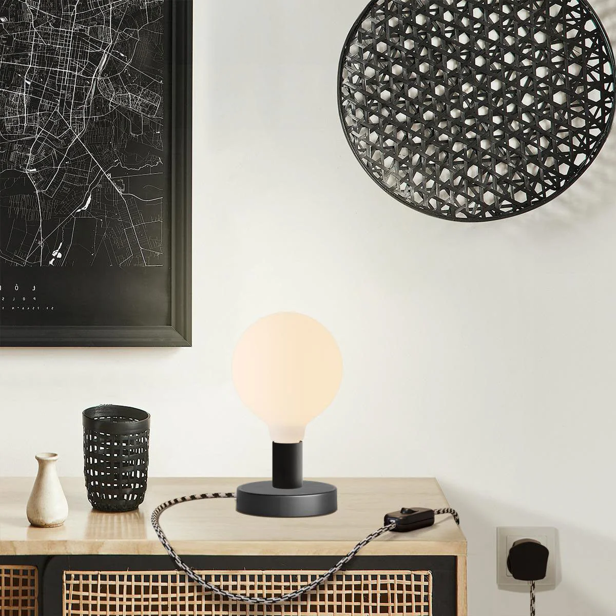 Posaluce Globo table lamp in metal with UK plug - Black - Image 2