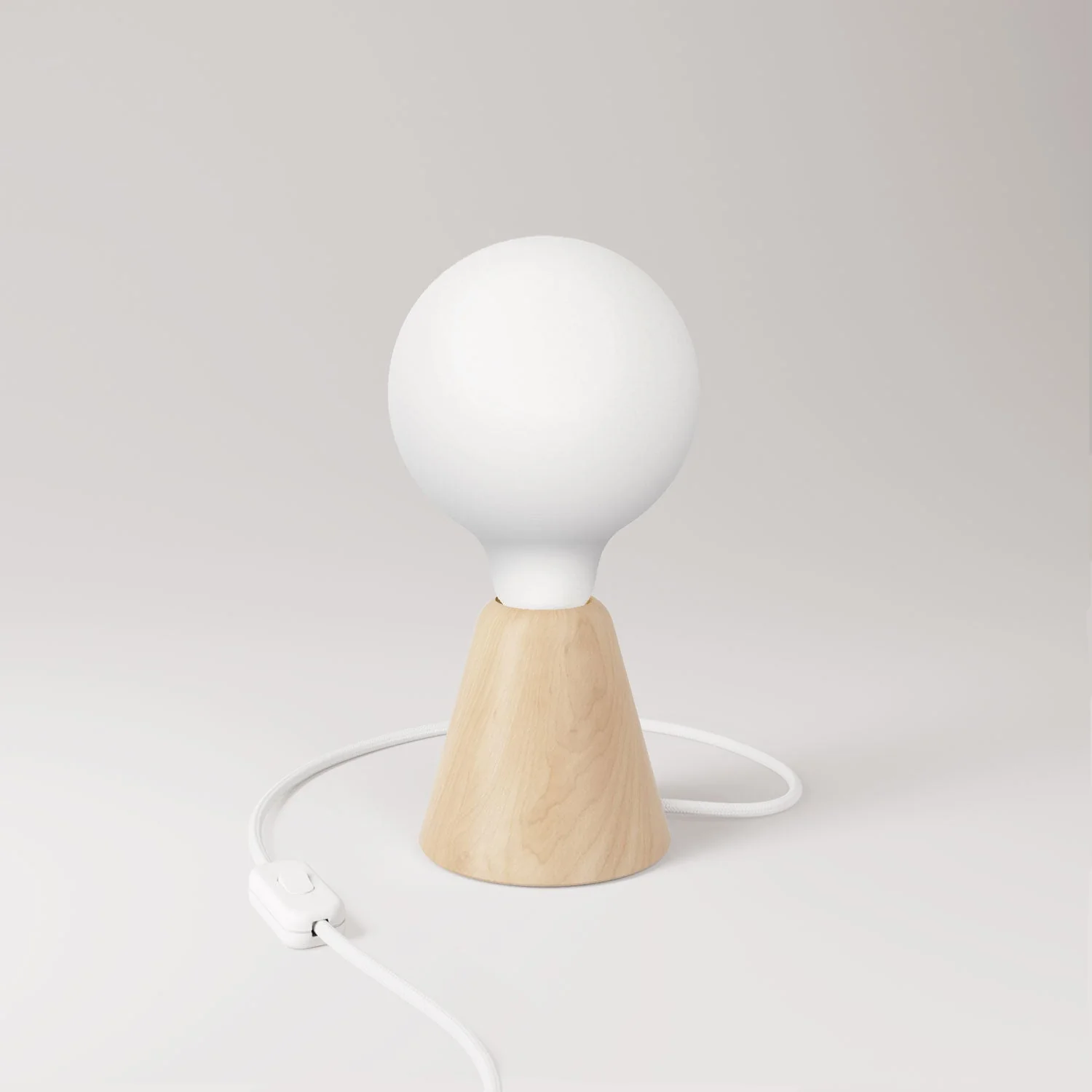 Table lamp with alder base, porcelain-effect light bulb, RM01 cable and EU plug