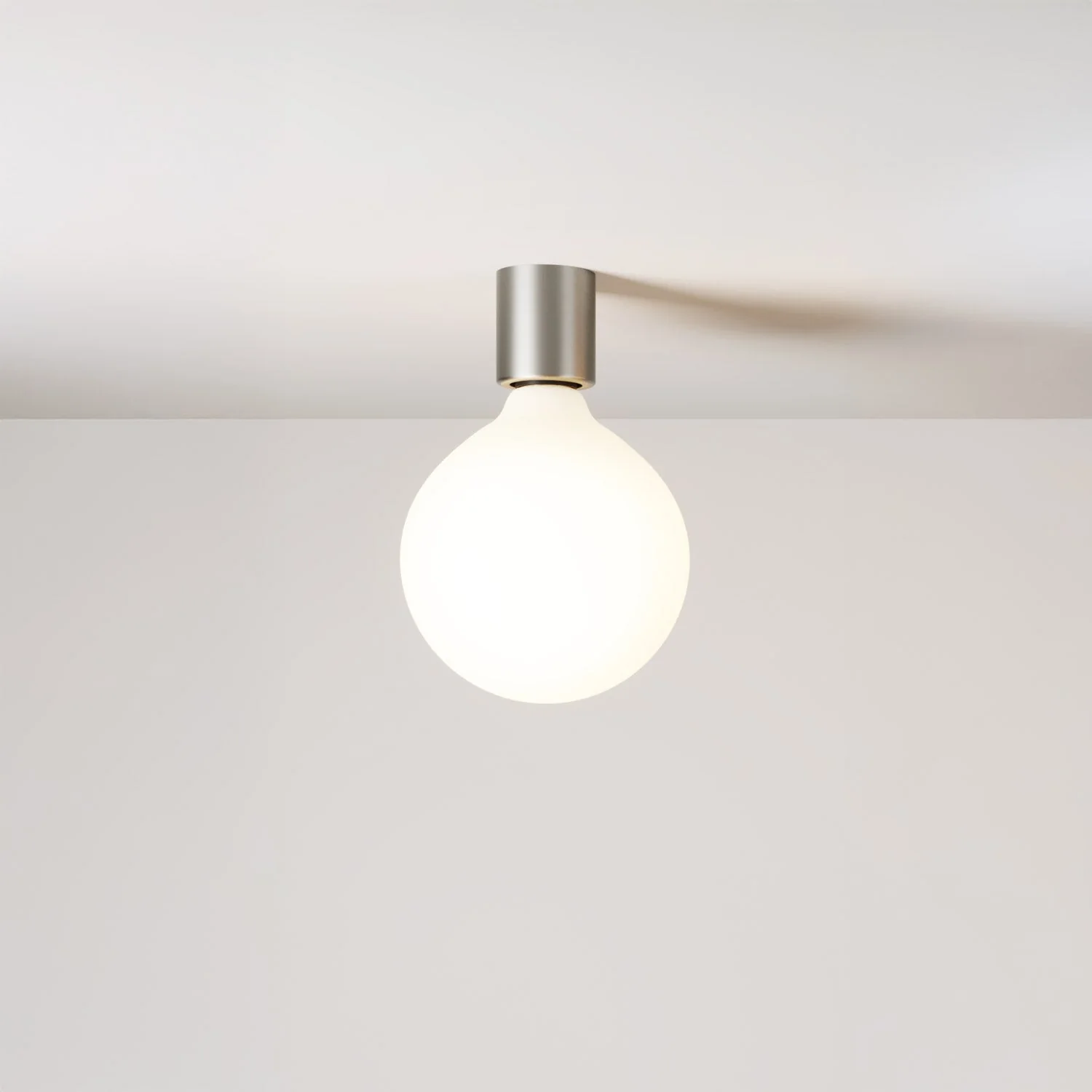 Metal wall light with globe light bulb, porcelain effect - Satin titanium